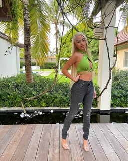 Malu Trevejo feet photo thumbnail