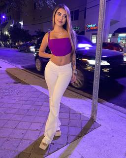 Malu Trevejo feet photo thumbnail