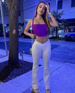 Malu Trevejo feet photo thumbnail