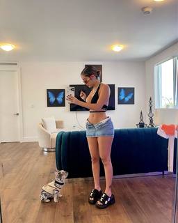 Malu Trevejo feet photo thumbnail