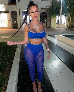 Malu Trevejo feet photo thumbnail