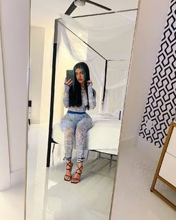 Malu Trevejo feet photo thumbnail