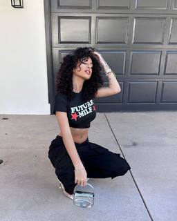Malu Trevejo feet photo thumbnail