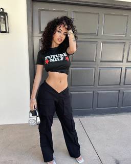 Malu Trevejo feet photo thumbnail