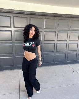 Malu Trevejo feet photo thumbnail
