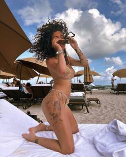 Malu Trevejo feet photo thumbnail