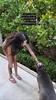 Malu Trevejo feet photo thumbnail