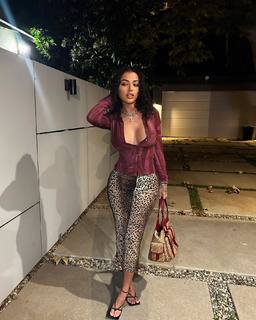 Malu Trevejo feet photo thumbnail
