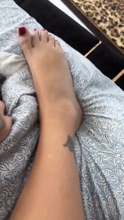 Malu Trevejo feet photo thumbnail