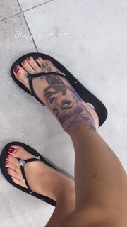 Malu Trevejo feet photo thumbnail