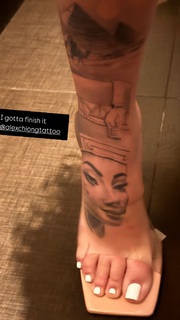 Malu Trevejo feet photo thumbnail