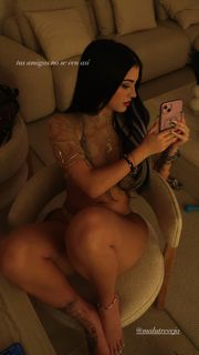 Malu Trevejo feet photo thumbnail
