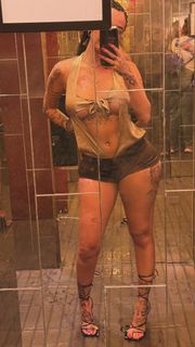 Malu Trevejo feet photo thumbnail