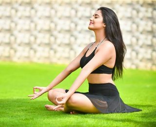 Malvika Sharma feet photo 9