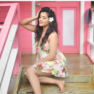 Malvika Sharma feet photo 15