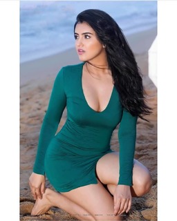 Malvika Sharma feet photo 10