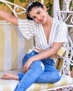 Malvika Sharma feet photo 20