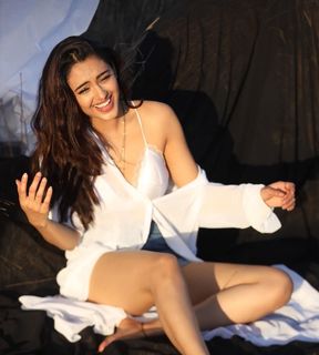 Malvika Sharma feet photo 11