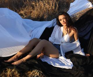 Malvika Sharma feet photo 10