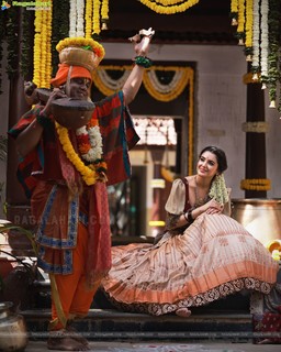 Malvika Sharma feet photo 8