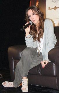 Malú feet photo 15