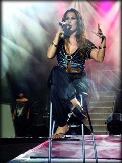 Malú feet photo 13