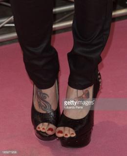 Malú feet photo 7