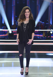 Malú feet photo 15