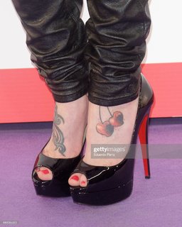 Malú feet photo 12