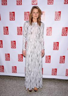 Mamie Gummer feet photo 9