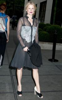 Mamie Gummer feet photo 6