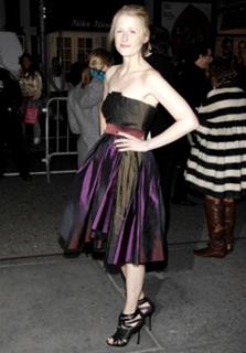 Mamie Gummer feet photo 3