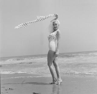 Mamie Van Doren feet photo 8