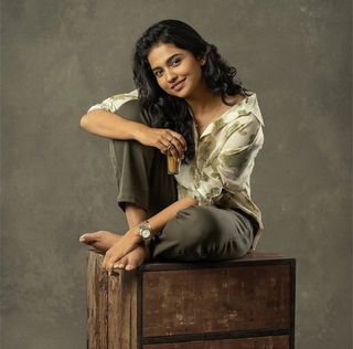 Mamitha Baiju feet photo 18