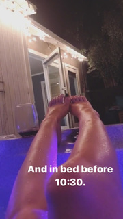 Mamrie Hart feet photo 1