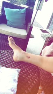 Mamrie Hart feet photo 7