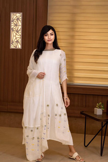 Mamta Mohandas feet photo thumbnail