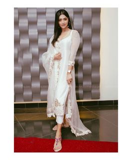 Mamta Mohandas feet photo thumbnail