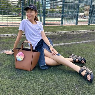 Man-Chi Chan feet photo 8