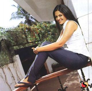 Mandira Bedi feet photo 7