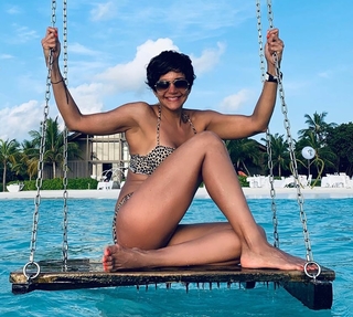 Mandira Bedi feet photo 14