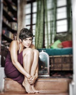 Mandira Bedi feet photo 9