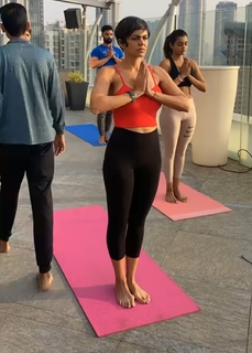 Mandira Bedi feet photo 18