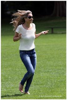 Mandy Grace Capristo feet photo thumbnail