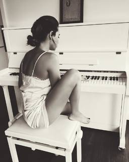 Mandy Grace Capristo feet photo thumbnail