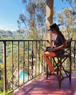 Mandy Grace Capristo feet photo thumbnail
