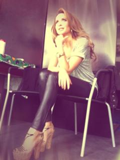 Mandy Grace Capristo feet photo thumbnail