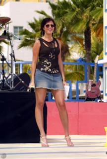 Mandy Moore feet photo thumbnail