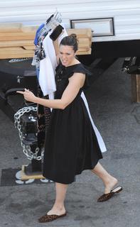 Mandy Moore feet photo thumbnail