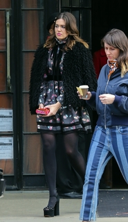 Mandy Moore feet photo thumbnail